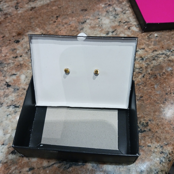 2009 Avon "Ensemble-Cadeau Julie" Faux Pearl Gift Set in Box. Old Stock. - Picture 3 of 9